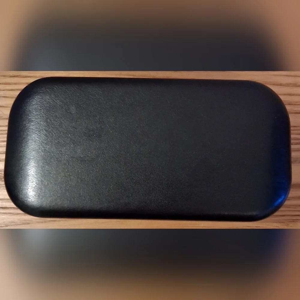 NWT Marc Jacobs Black Vegan XL Hard Clam Shell Glasses Travel Case & Wipe